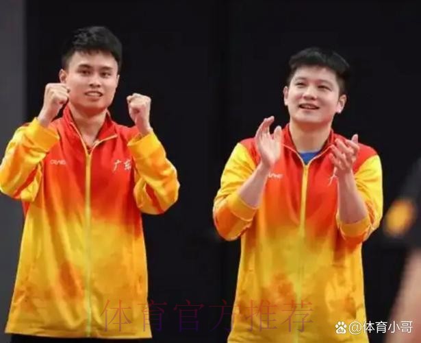 众生相！温瑞博丢冠低头，周启豪仰天振臂，不愧是樊振东队友